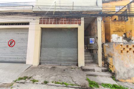 Casa para alugar com 120m², 2 quartos e 1 vaga Casa para alugar com 120m², 2 quartos e 1 vagaFachada