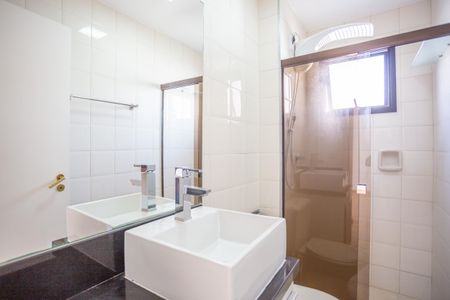 Apartamento à venda com 52m², 2 quartos e 1 vaga Apartamento à venda com 52m², 2 quartos e 1 vagaBanheiro