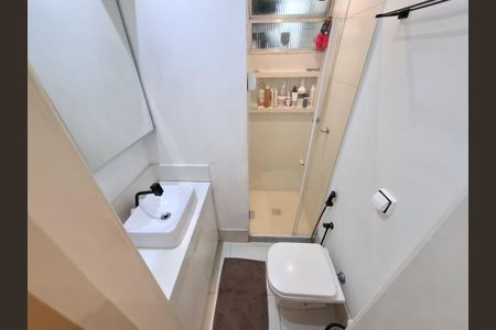 Apartamento à venda com 42m², 2 quartos e sem vaga Apartamento à venda com 42m², 2 quartos e sem vagaBanheiro Social