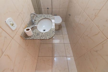 Casa para alugar com 300m², 2 quartos e 3 vagasBanheiro social