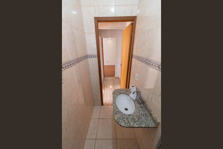 Casa para alugar com 300m², 2 quartos e 3 vagasBanheiro social
