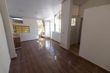 Casa para alugar com 300m², 2 quartos e 3 vagasEdícula 