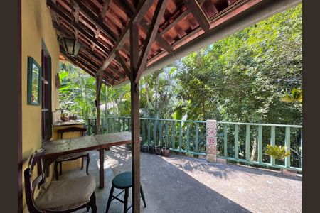 Casa de condomínio à venda com 135m², 2 quartos e 4 vagasVaranda
