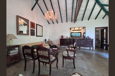 Casa de condomínio à venda com 135m², 2 quartos e 4 vagasSala
