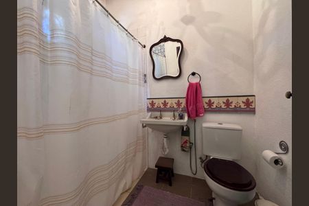 Casa de condomínio à venda com 135m², 2 quartos e 4 vagasBanheiro Social