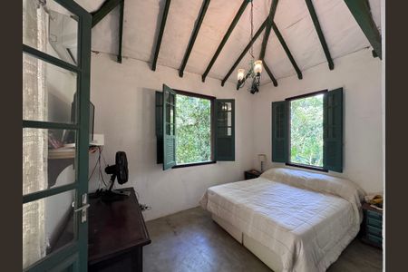 Casa de condomínio à venda com 135m², 2 quartos e 4 vagasSuíte