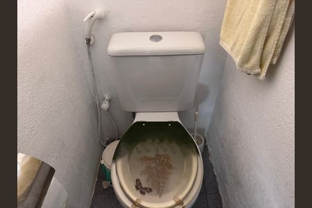 Casa de condomínio à venda com 135m², 2 quartos e 4 vagasBanheiro da Suíte