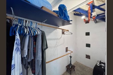 Casa de condomínio à venda com 135m², 2 quartos e 4 vagasCloset da Suíte