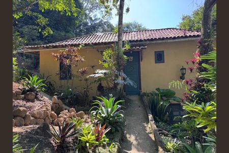 Casa de condomínio à venda com 135m², 2 quartos e 4 vagasFachada