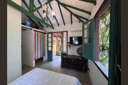 Casa de condomínio à venda com 135m², 2 quartos e 4 vagasSuíte