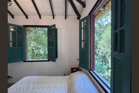 Casa de condomínio à venda com 135m², 2 quartos e 4 vagasSuíte