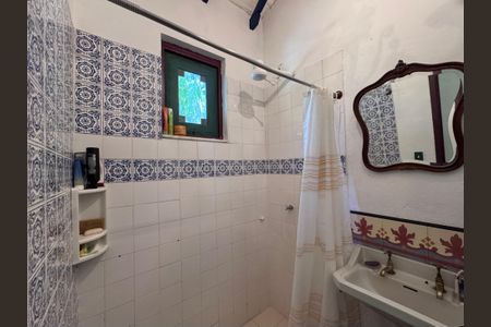 Casa de condomínio à venda com 135m², 2 quartos e 4 vagasBanheiro Social