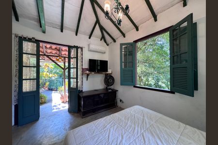 Casa de condomínio à venda com 135m², 2 quartos e 4 vagasSuíte