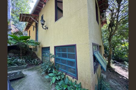 Casa de condomínio à venda com 135m², 2 quartos e 4 vagasFachada