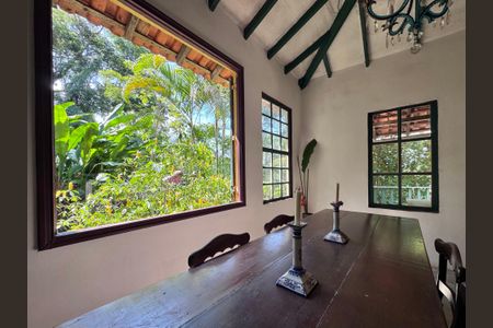 Casa de condomínio à venda com 135m², 2 quartos e 4 vagasSala