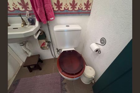 Casa de condomínio à venda com 135m², 2 quartos e 4 vagasBanheiro Social