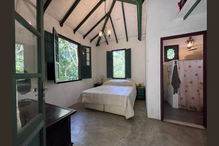 Casa de condomínio à venda com 135m², 2 quartos e 4 vagasSuíte