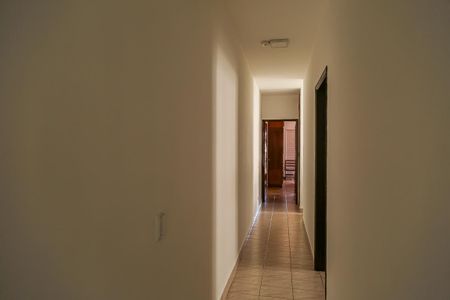 Casa à venda com 190m², 4 quartos e 2 vagasCorredor