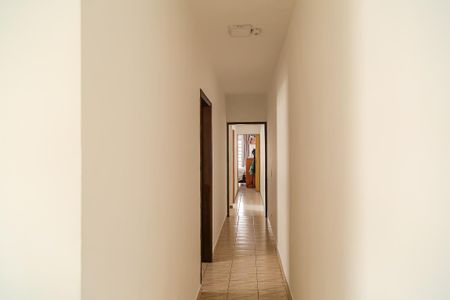 Casa à venda com 190m², 4 quartos e 2 vagasCorredor