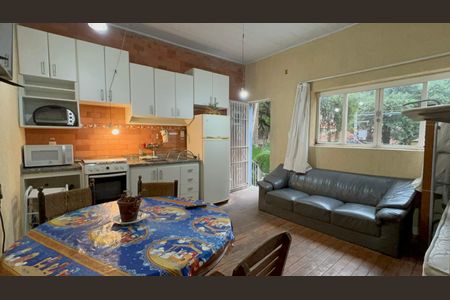 Casa para alugar com 320m², 8 quartos e 2 vagas Casa para alugar com 320m², 8 quartos e 2 vagasSala/Cozinha