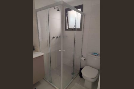 Banheiro de kitnet/studio para alugar com 1 quarto, 42m² em Mirandópolis, São Paulo