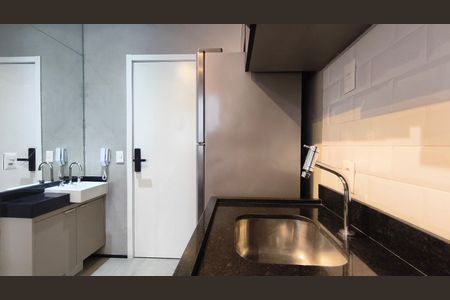 Cozinha de kitnet/studio para alugar com 1 quarto, 17m² em Liberdade, São Paulo