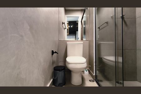 Banheiro de kitnet/studio para alugar com 1 quarto, 17m² em Liberdade, São Paulo