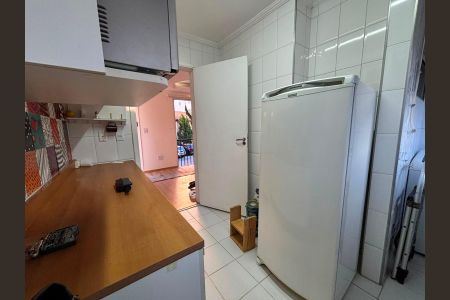 Cozinha de casa de condomínio para alugar com 2 quartos, 50m² em Jardim Torino, Cotia