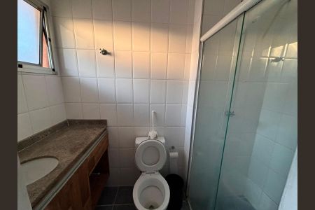 Banheiro da Suíte de casa de condomínio para alugar com 2 quartos, 50m² em Jardim Torino, Cotia