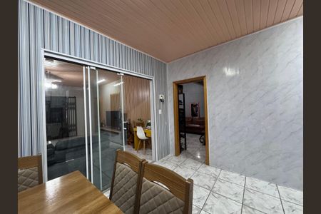 Casa à venda com 166m², 3 quartos e 2 vagas Casa à venda com 166m², 3 quartos e 2 vagasCozinha