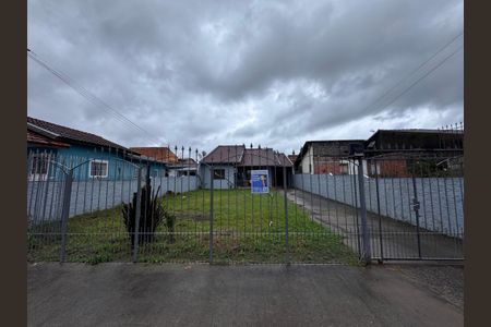 Casa à venda com 166m², 3 quartos e 2 vagas Casa à venda com 166m², 3 quartos e 2 vagasFachada