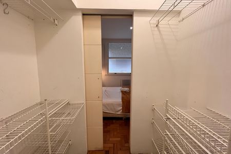 Apartamento para alugar com 100m², 2 quartos e sem vaga Apartamento para alugar com 100m², 2 quartos e sem vagaCloset da suíte