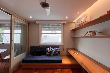Sala de TV de apartamento para alugar com 2 quartos, 100m² em Leblon, Rio de Janeiro