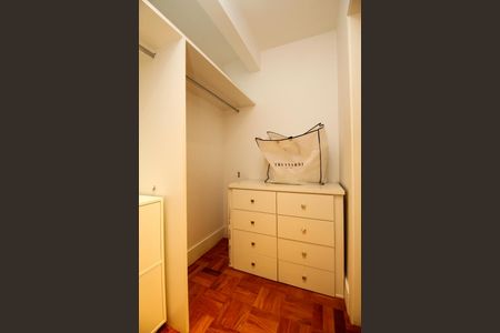 Apartamento à venda com 103m², 2 quartos e 1 vagaCloset da Suíte 2