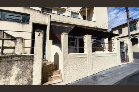 Casa para alugar com 100m², 2 quartos e 1 vaga Casa para alugar com 100m², 2 quartos e 1 vagaFachada