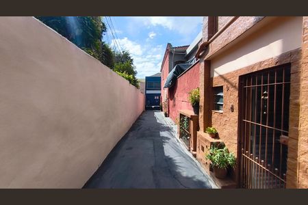 Casa para alugar com 100m², 2 quartos e 1 vaga Casa para alugar com 100m², 2 quartos e 1 vagaCorredor da entrada