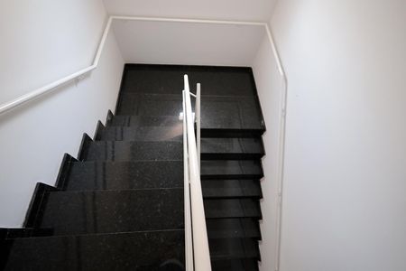 Apartamento para alugar com 76m², 2 quartos e 1 vaga Apartamento para alugar com 76m², 2 quartos e 1 vagaEscada