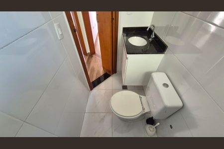 Apartamento para alugar com 76m², 2 quartos e 1 vaga Apartamento para alugar com 76m², 2 quartos e 1 vagaBanheiro social