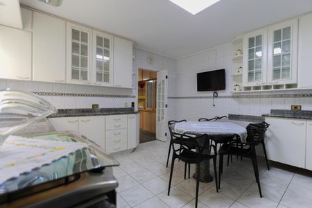 Casa à venda com 400m², 3 quartos e 4 vagas Casa à venda com 400m², 3 quartos e 4 vagasCozinha