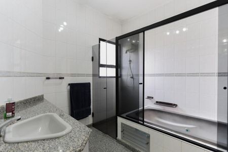 Casa à venda com 400m², 3 quartos e 4 vagas Casa à venda com 400m², 3 quartos e 4 vagasBanheiro da suíte 1