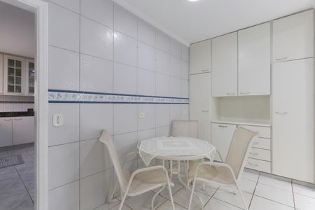 Casa à venda com 400m², 3 quartos e 4 vagas Casa à venda com 400m², 3 quartos e 4 vagasCopa