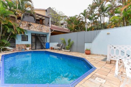 Casa à venda com 400m², 3 quartos e 4 vagas Casa à venda com 400m², 3 quartos e 4 vagasPiscina