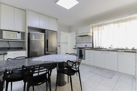 Casa à venda com 400m², 3 quartos e 4 vagas Casa à venda com 400m², 3 quartos e 4 vagasCozinha