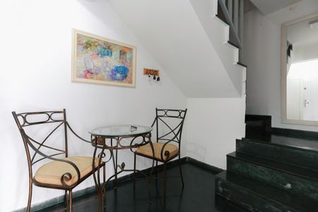 Casa à venda com 400m², 3 quartos e 4 vagas Casa à venda com 400m², 3 quartos e 4 vagasHall da garagem