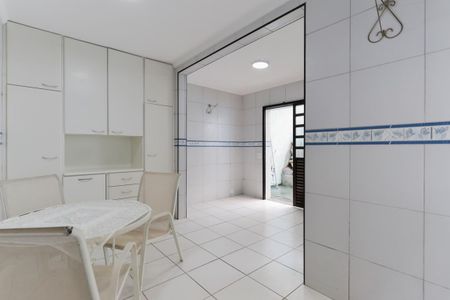 Casa à venda com 400m², 3 quartos e 4 vagas Casa à venda com 400m², 3 quartos e 4 vagasCopa