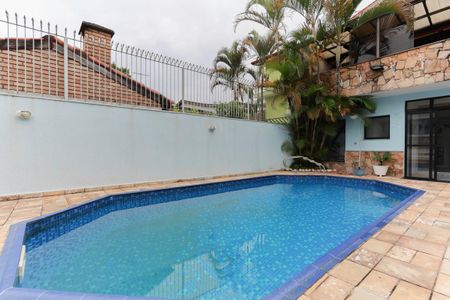 Casa à venda com 400m², 3 quartos e 4 vagas Casa à venda com 400m², 3 quartos e 4 vagasPiscina