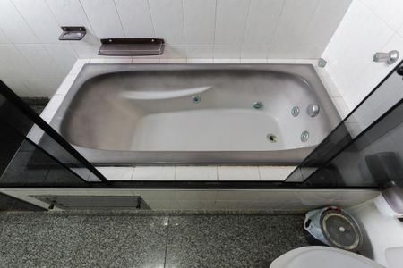 Casa à venda com 400m², 3 quartos e 4 vagas Casa à venda com 400m², 3 quartos e 4 vagasBanheiro da suíte 1