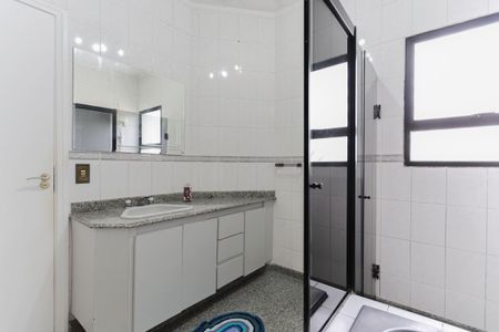 Casa à venda com 400m², 3 quartos e 4 vagas Casa à venda com 400m², 3 quartos e 4 vagasBanheiro da suíte 1