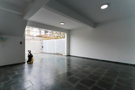 Casa à venda com 400m², 3 quartos e 4 vagas Casa à venda com 400m², 3 quartos e 4 vagasGaragem