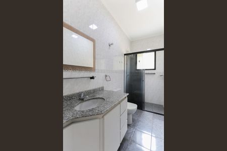 Casa à venda com 400m², 3 quartos e 4 vagas Casa à venda com 400m², 3 quartos e 4 vagasBanheiro da suíte 2